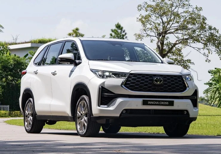 Toyota Innova Cross HEV có lợi thế gì so với các đối thủ cùng phân khúc? - Hình 2