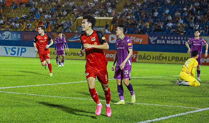 Lê Văn Thuận, báu vật mới của Ninh Bình - Hình 1