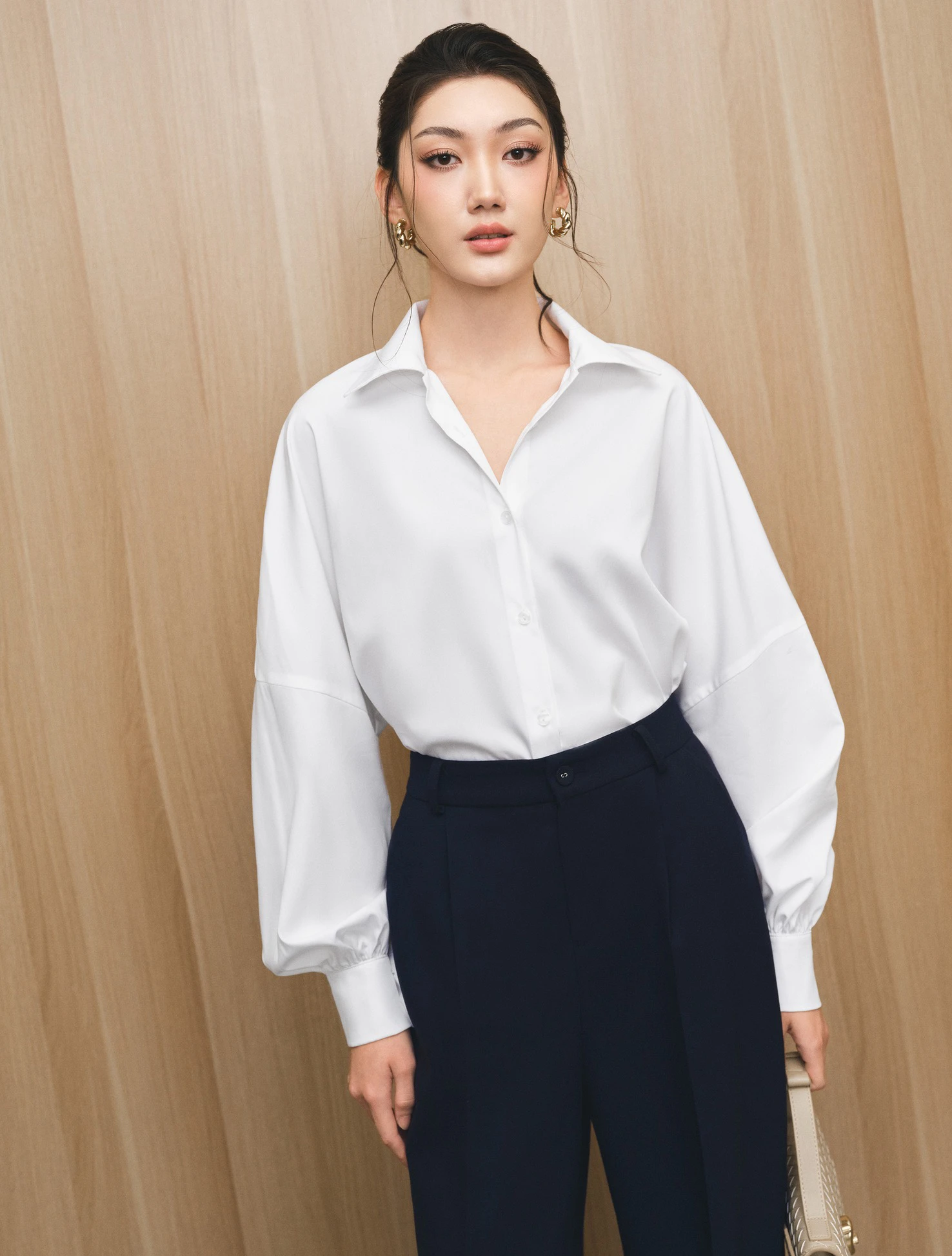 Phối đồ mùa hè đa năng và linh hoạt với áo sơ mi - Hình 6