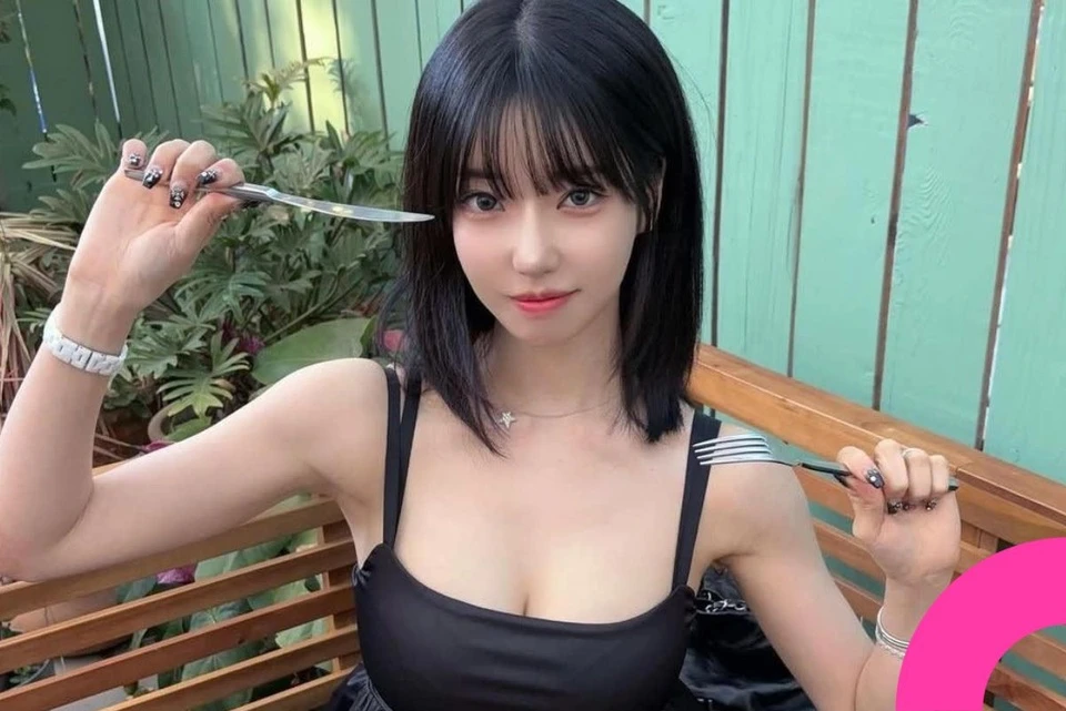 Streamer Hàn có thu nhập gây choáng, công khai bạn trai hơn 11 tuổi - Hình 1