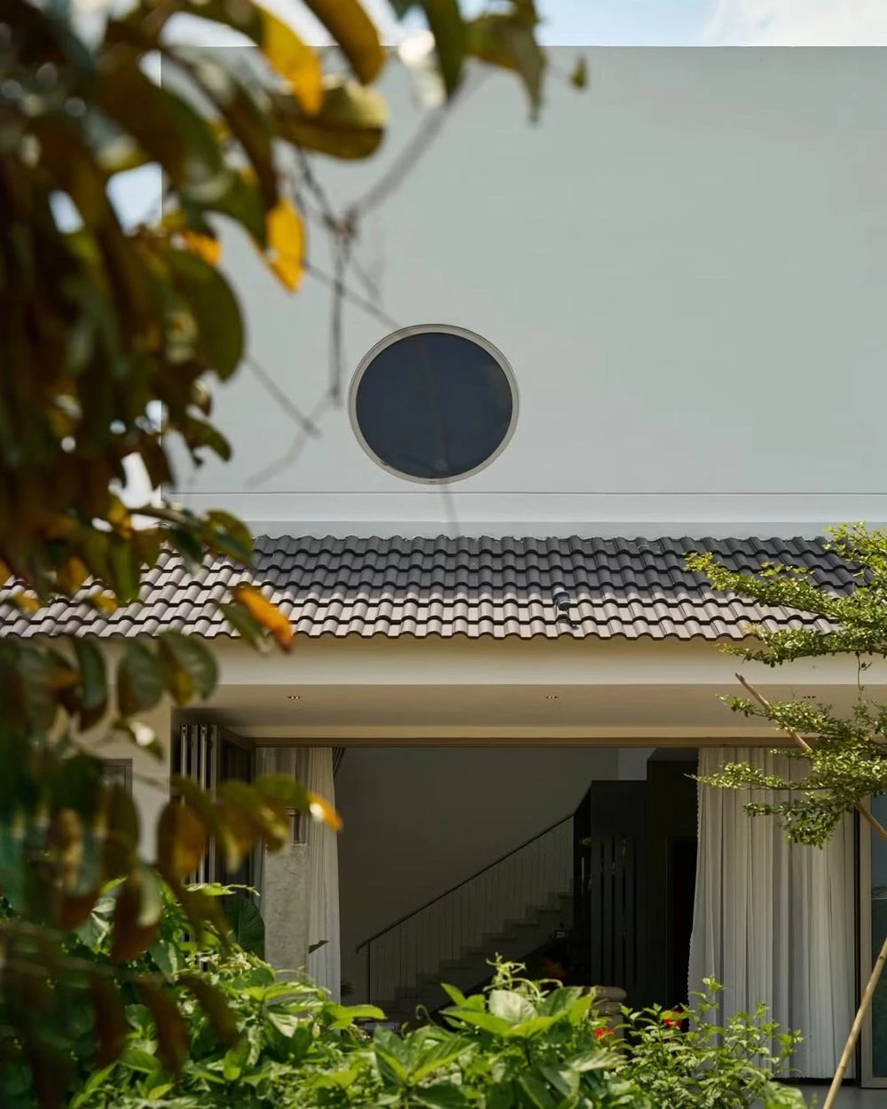 Thiết kế tối giản hóa mà đẹp trong ngôi nhà miền Tây - Hình 3