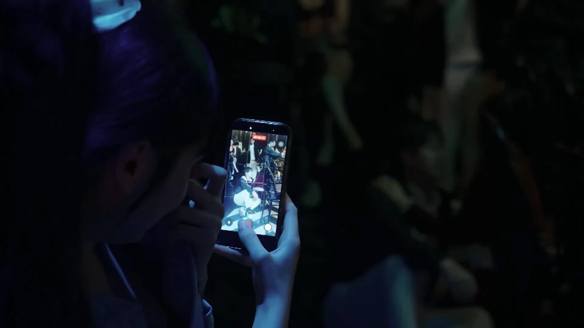 Bước chân vào đời - Tập 23: Trang chơi xấu Quân ở quán bar - Hình 6