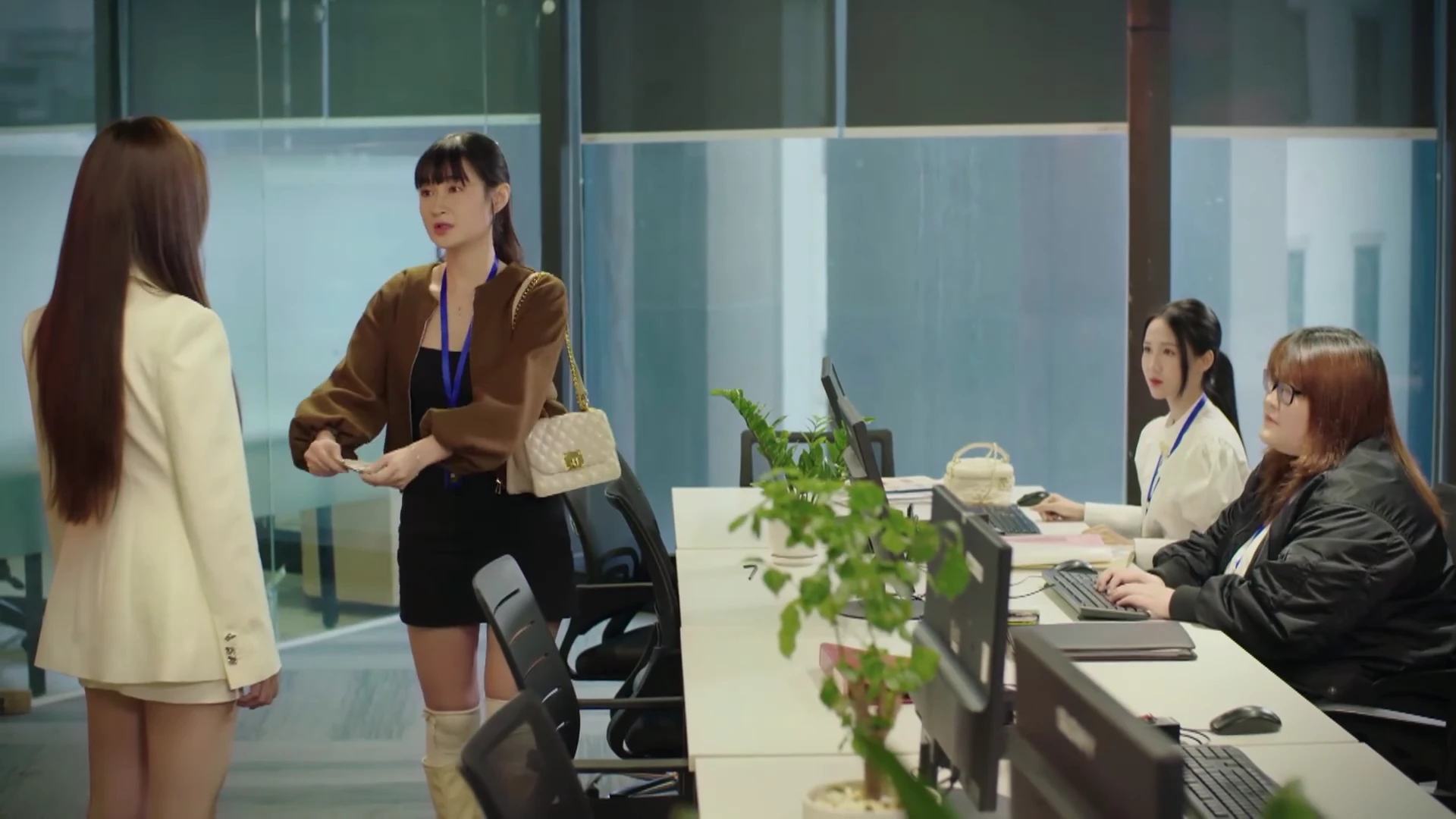 Bước chân vào đời - Tập 24: Sinh viên thực tập phải lòng anh sếp một đời vợ - Hình 1