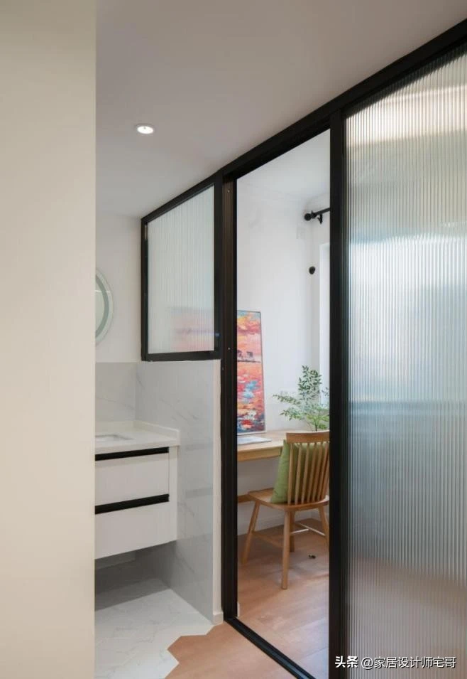 Lần đầu thấy căn hộ 53m có 3 phòng ngủ, 2 phòng chung mà vẫn rộng rãi: Cách cải tạo khiến ai cũng bất ngờ - Hình 9