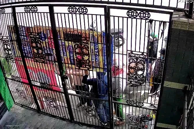 Đi làm ăn xa, người đàn ông hốt hoảng khi bị người khác chiếm nhà - Hình 2