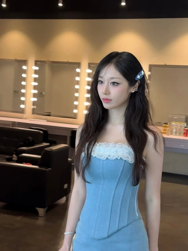 Mỹ nhân đình đám showbiz lộ diện với visual không tin nổi hậu drama chồng cầu thủ đi bar với gái lạ - Hình 6