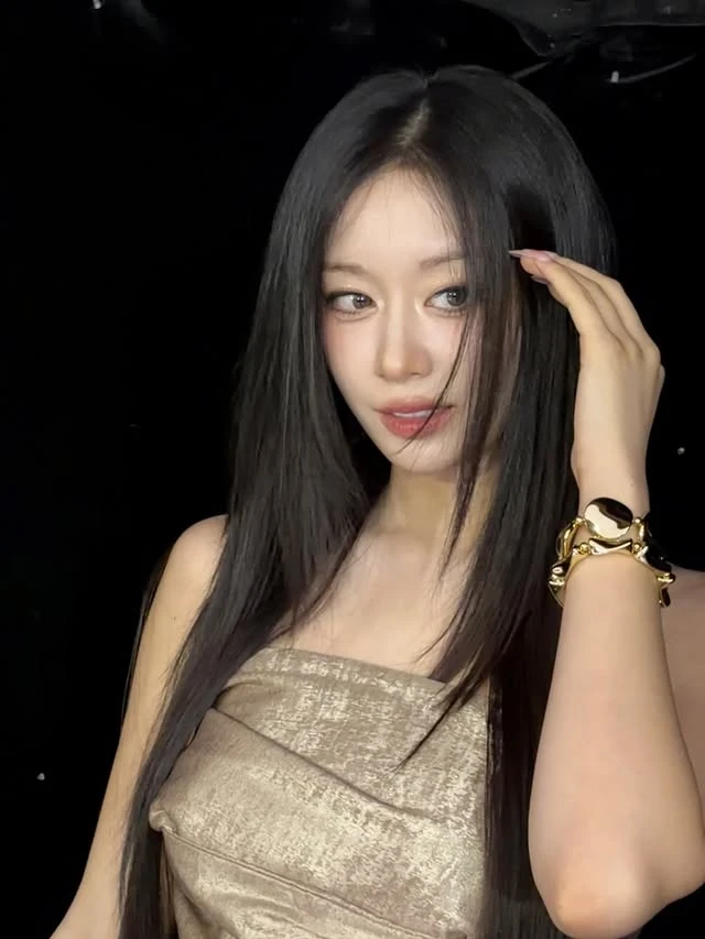 Mỹ nhân đình đám showbiz lộ diện với visual không tin nổi hậu drama chồng cầu thủ đi bar với gái lạ - Hình 5
