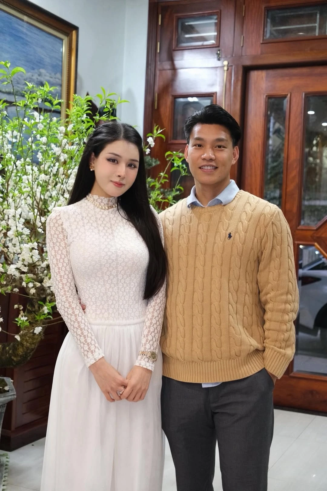Thú sưu tầm đồng hồ, túi hiệu của vợ Văn Thanh - Hình 2