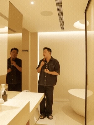 Trấn Thành khoe nhà mới: Nội thất sang xịn, riêng phòng tắm khiến netizen trầm trồ hóa ra đây là cách người giàu xài tiền - Hình 4