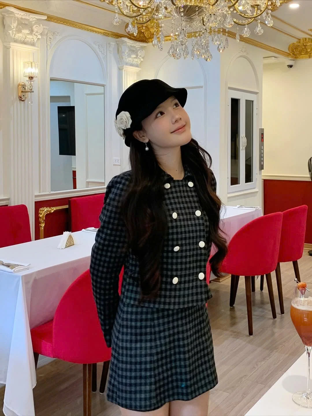 Trang phục ca rô: Lên đồ xuống phố trẻ trung chỉ trong một bước - Hình 2