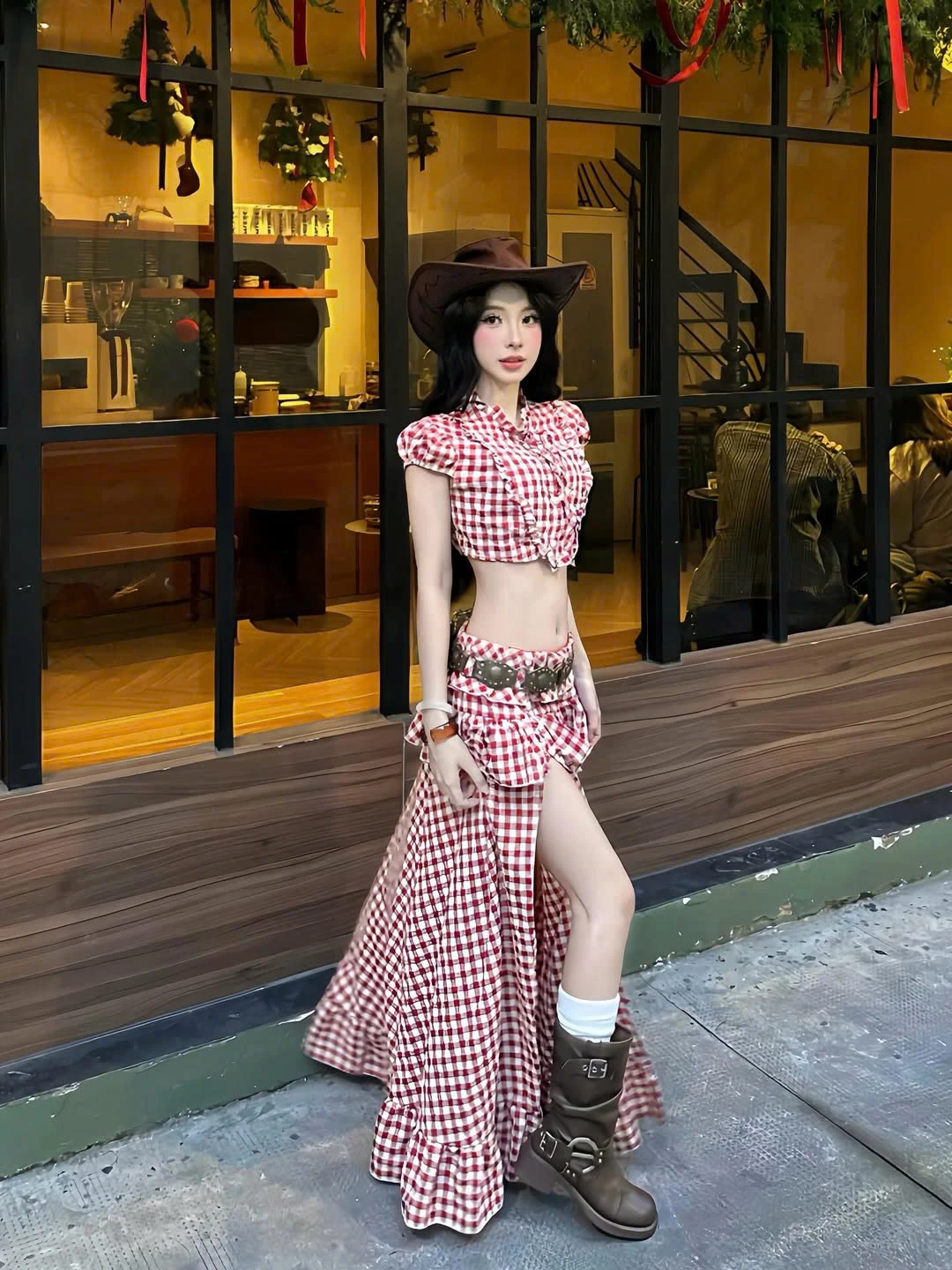 Trang phục ca rô: Lên đồ xuống phố trẻ trung chỉ trong một bước - Hình 1