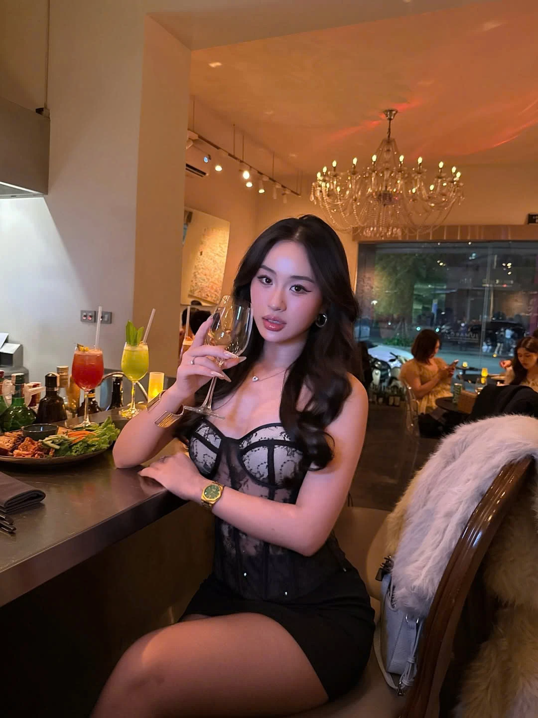 Muốn tôn dáng gợi cảm, đừng bỏ qua áo cúp ngực - Hình 6
