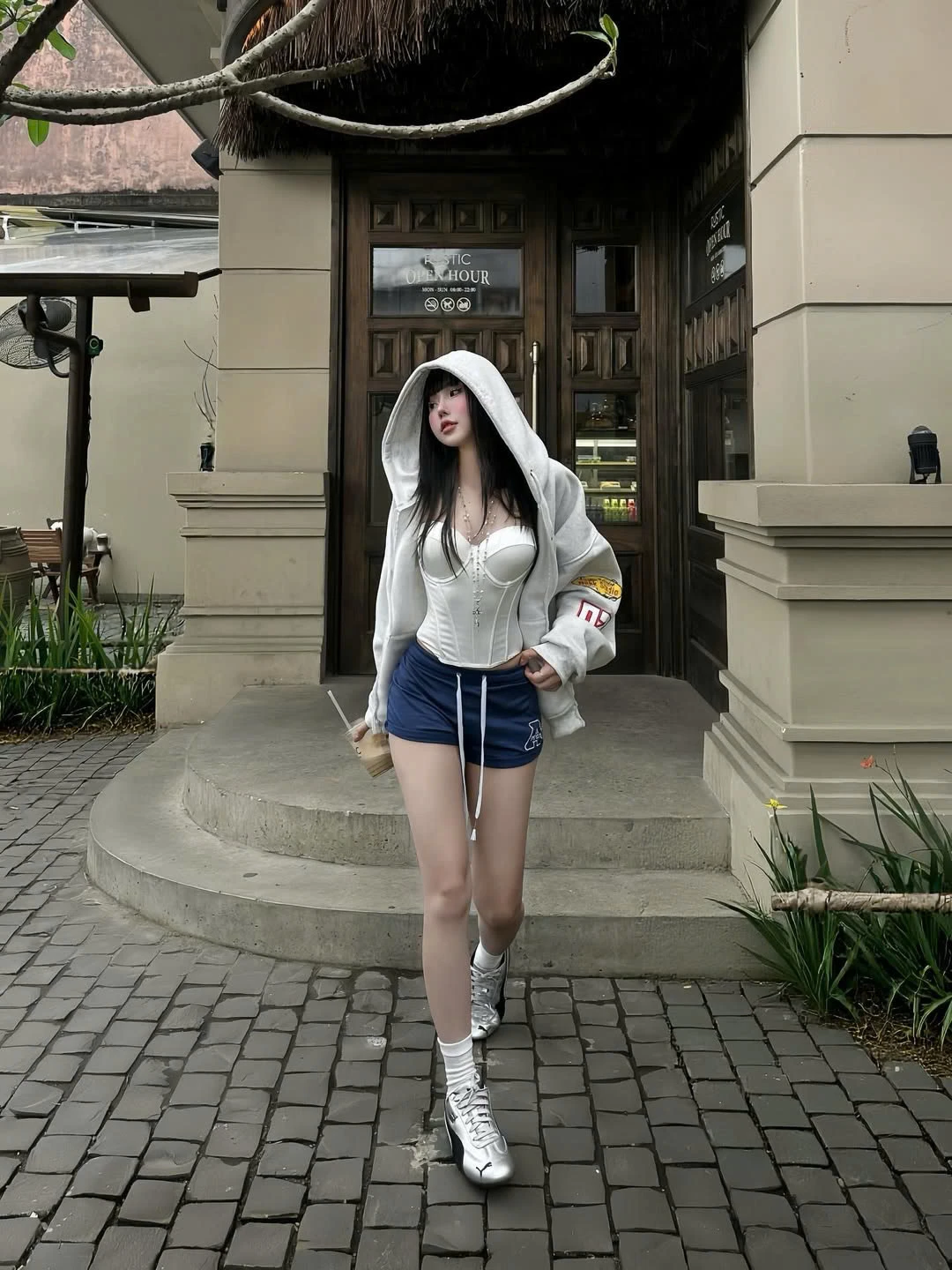 Muốn tôn dáng gợi cảm, đừng bỏ qua áo cúp ngực - Hình 2