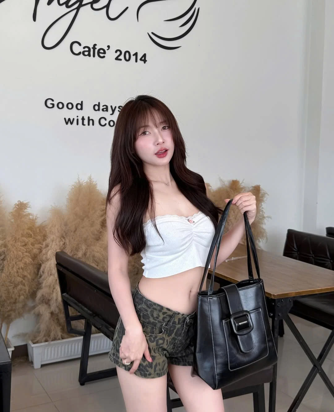 Muốn tôn dáng gợi cảm, đừng bỏ qua áo cúp ngực - Hình 1