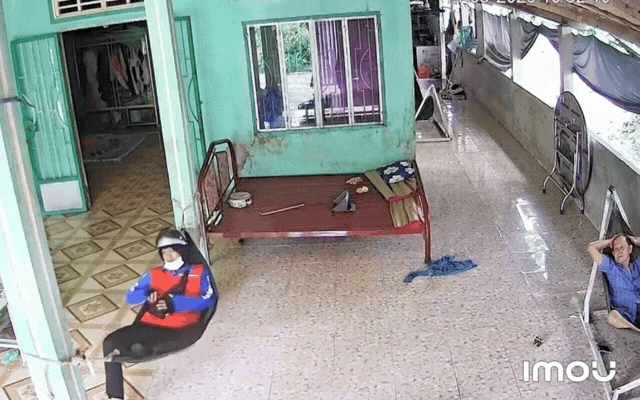 Shipper vào nhà xin nằm ngả lưng giữa trưa, chủ nhà niềm nở nhưng trích xuất camera đăng lên mạng - Hình 2