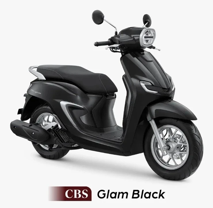 Cốp xe 16,5 lít và bình xăng 5,5 lít đủ dùng cho mọi chuyến đi.