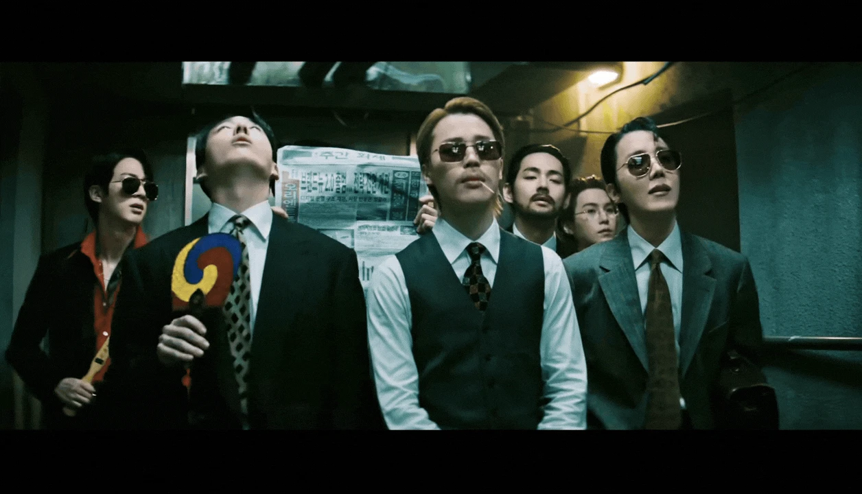 BTS bựa chưa từng thấy, nam thần đẹp nhất thế giới đang làm gì thế này? - Hình 1