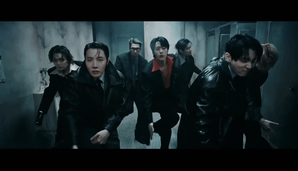 BTS bựa chưa từng thấy, nam thần đẹp nhất thế giới đang làm gì thế này? - Hình 9