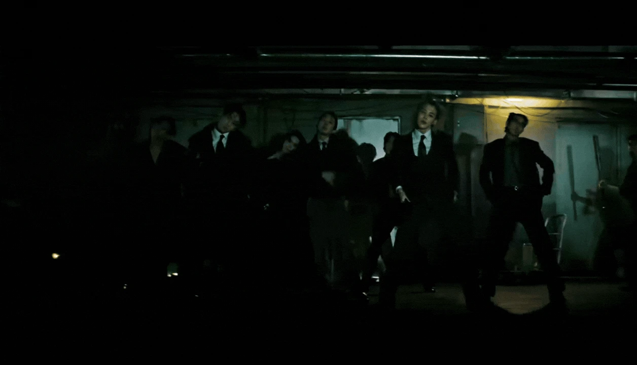 BTS bựa chưa từng thấy, nam thần đẹp nhất thế giới đang làm gì thế này? - Hình 8