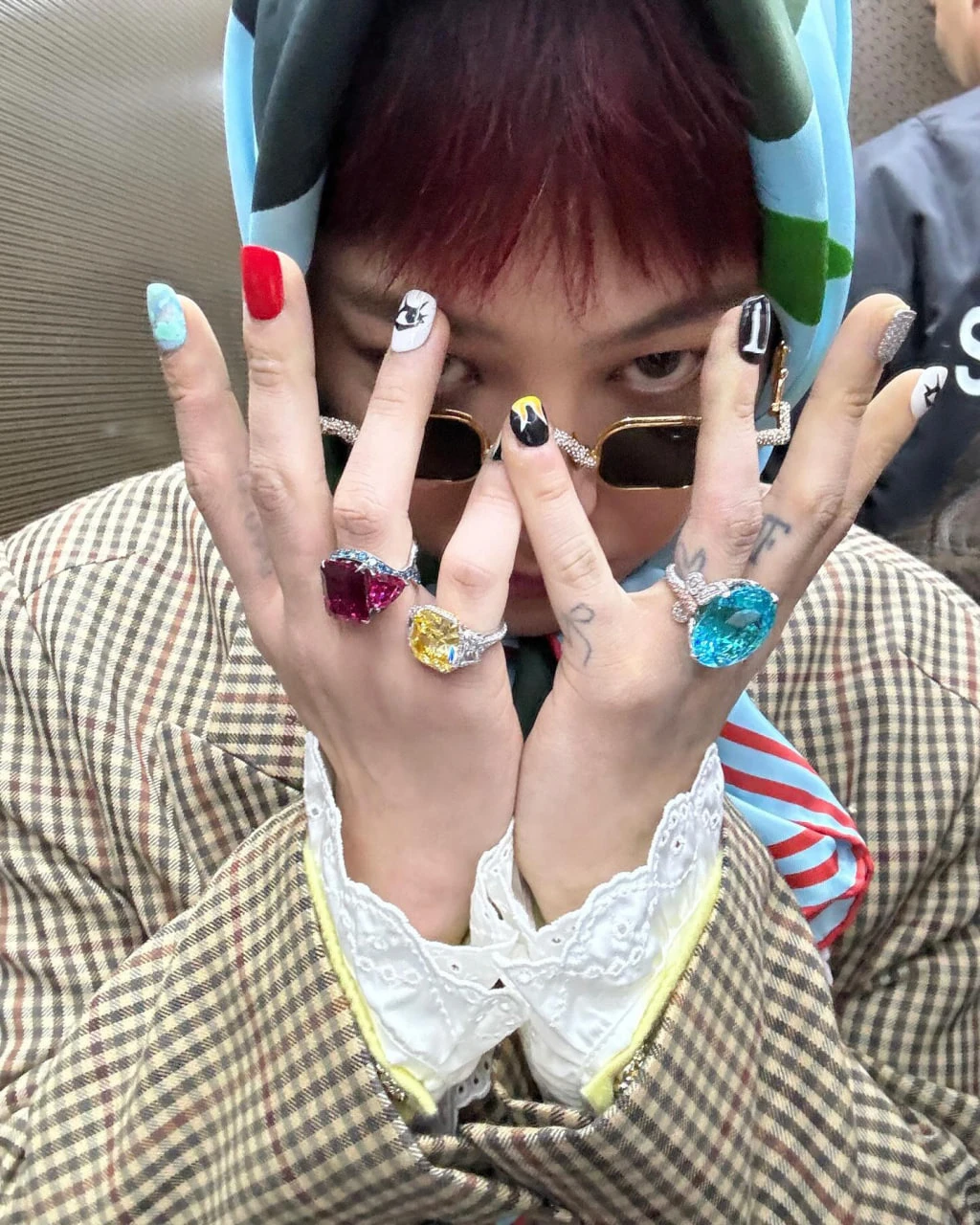 G-DRAGON đã tìm lại được 210 tỷ rơi ở Coachella: Nhìn anh Long nhảy là biết - Hình 4