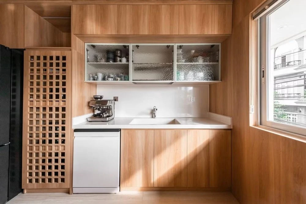 Nhà phố với mặt tiền lớp lụa vừa đẹp vừa có tác dụng cản bụi - Hình 13