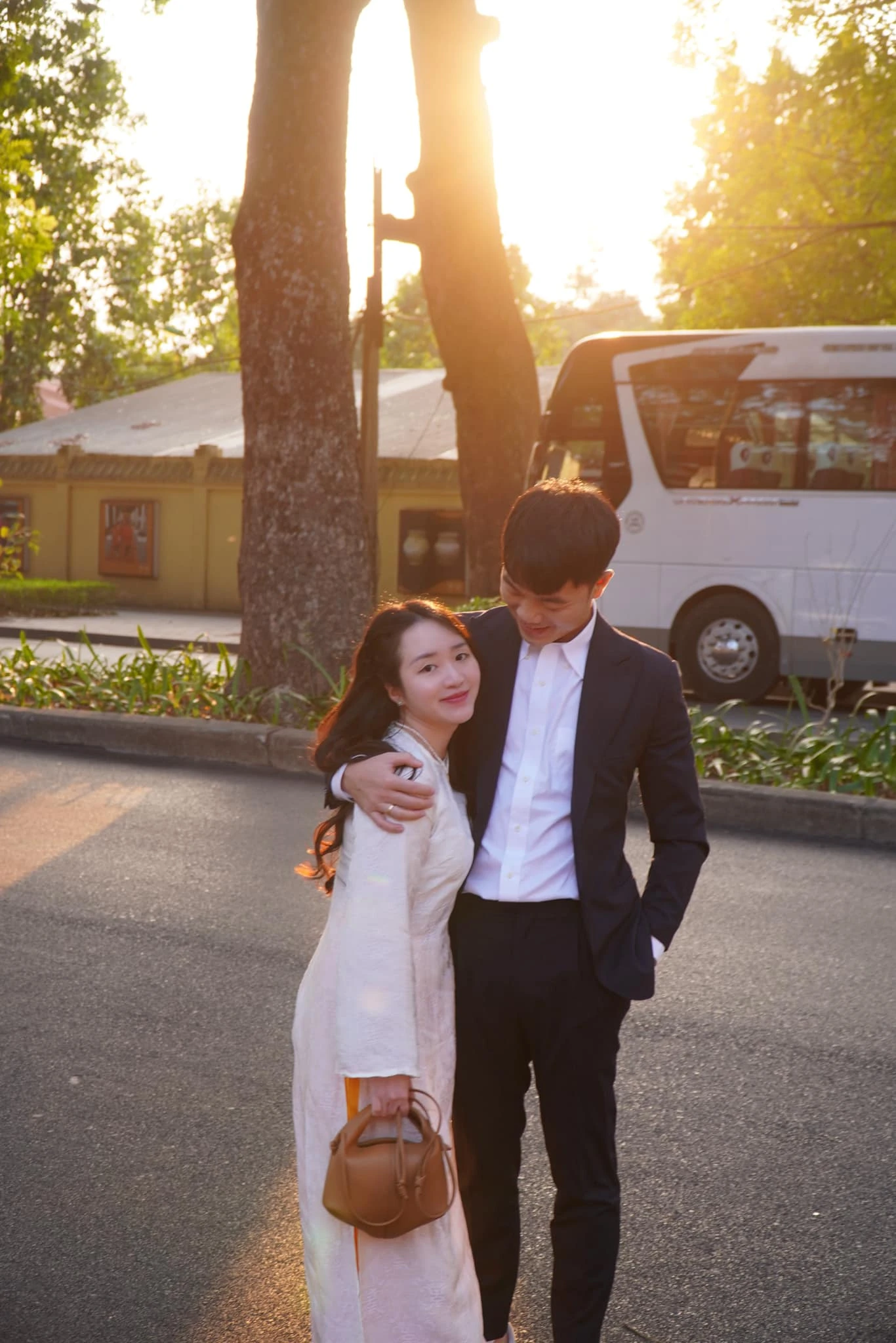 Siêu đám cưới kép tháng 6: Văn Thanh, Xuân Trường cùng cưới chị đẹp hơn tuổi, dàn sao U23 Thường Châu đổ bộ! - Hình 3