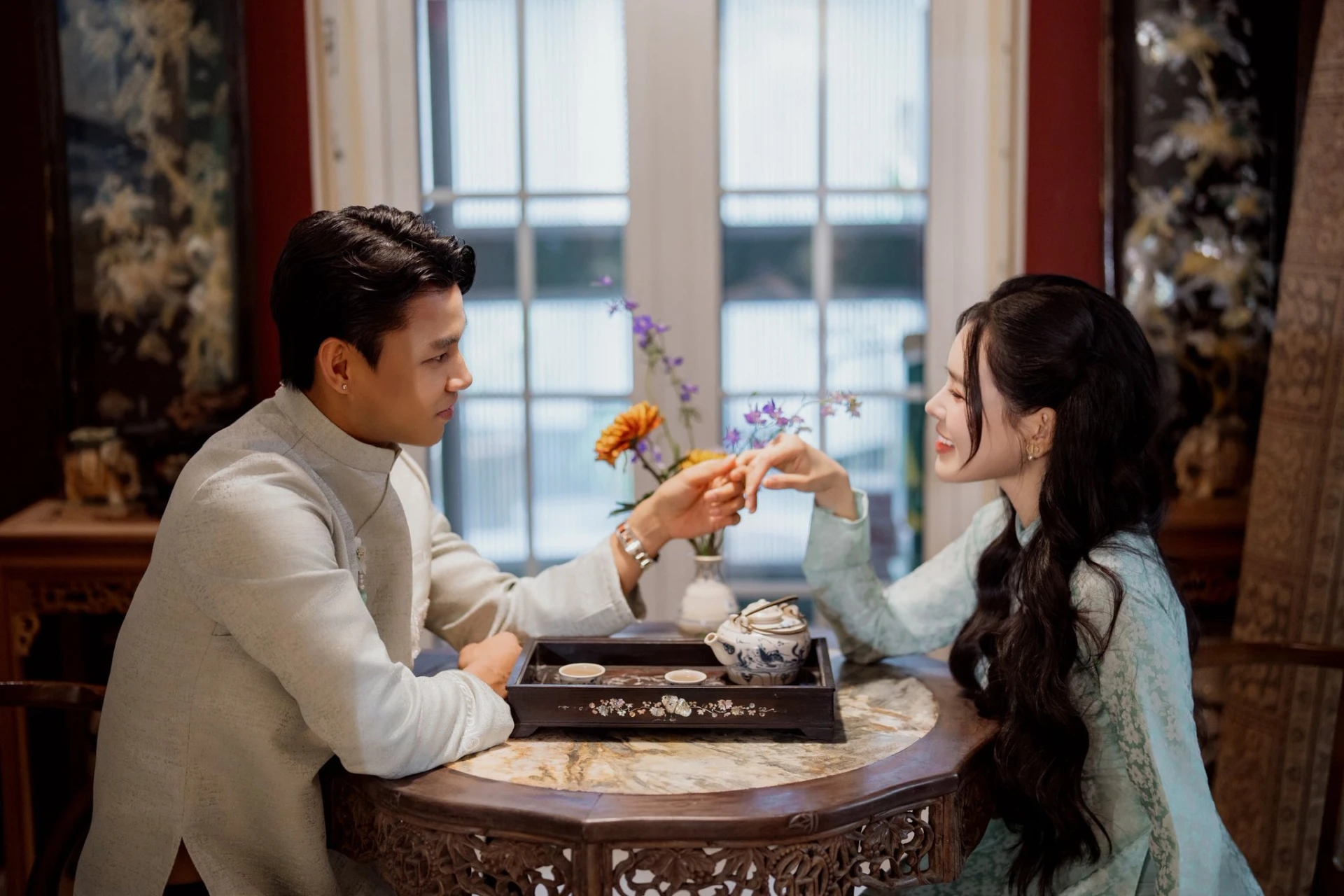 Siêu đám cưới kép tháng 6: Văn Thanh, Xuân Trường cùng cưới chị đẹp hơn tuổi, dàn sao U23 Thường Châu đổ bộ! - Hình 2