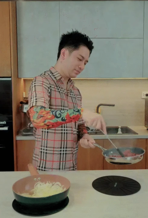 Hội chị em xôn xao với căn bếp có bếp nấu vô hình: Nhìn như bàn ăn, đặt nồi ở đâu nấu được ở đó - Hình 6