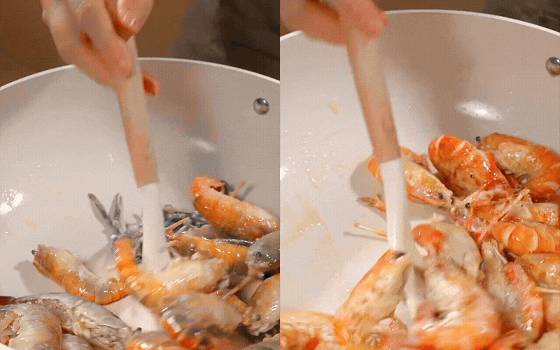 Không cần dọn nhiều bát đĩa, gộp ngay tôm và cánh gà vào một chảo theo cách này đảm bảo cả nhà gắp không ngừng đũa - Hình 8