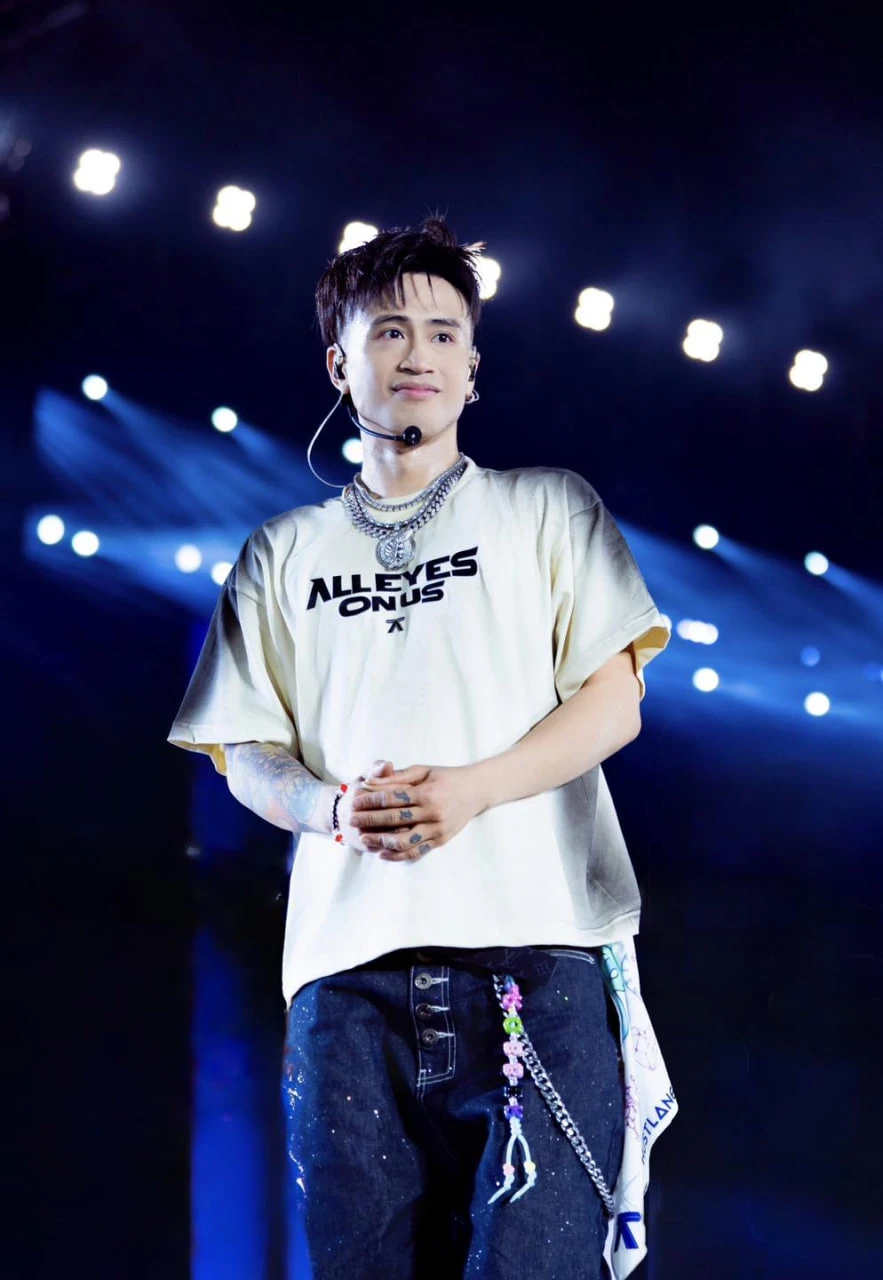 Hustlang Robber trong MV Vacheron Louie V