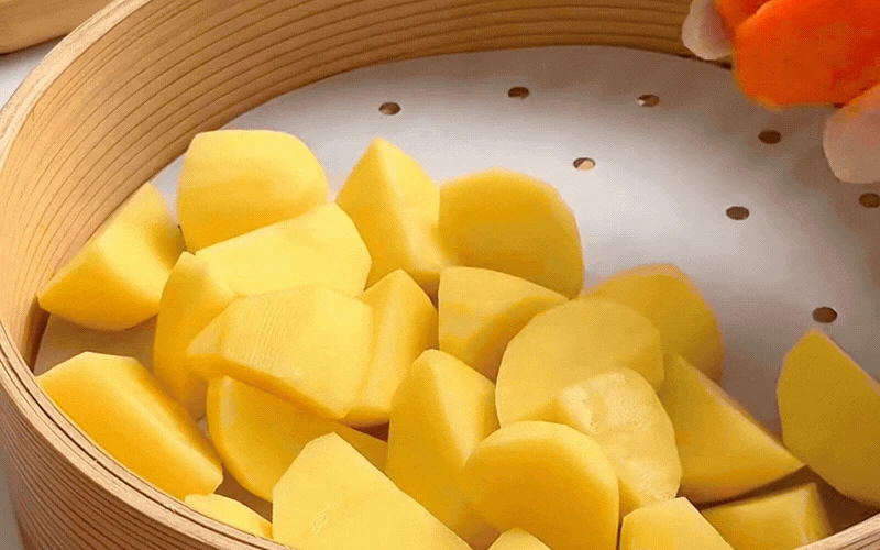 Bánh khoai tây rau củ nướng nồi chiên không dầu: Bữa sáng healthy, ít calo mà no lâu! - Hình 4