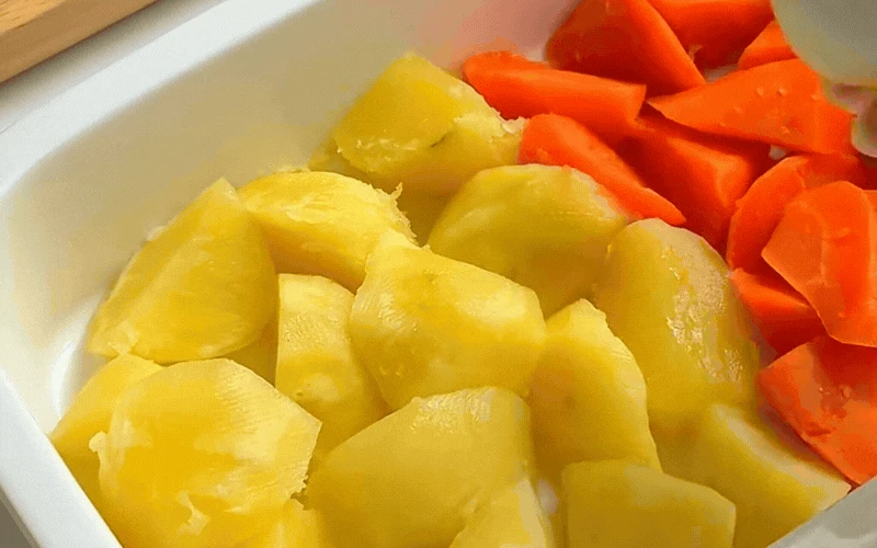 Bánh khoai tây rau củ nướng nồi chiên không dầu: Bữa sáng healthy, ít calo mà no lâu! - Hình 5