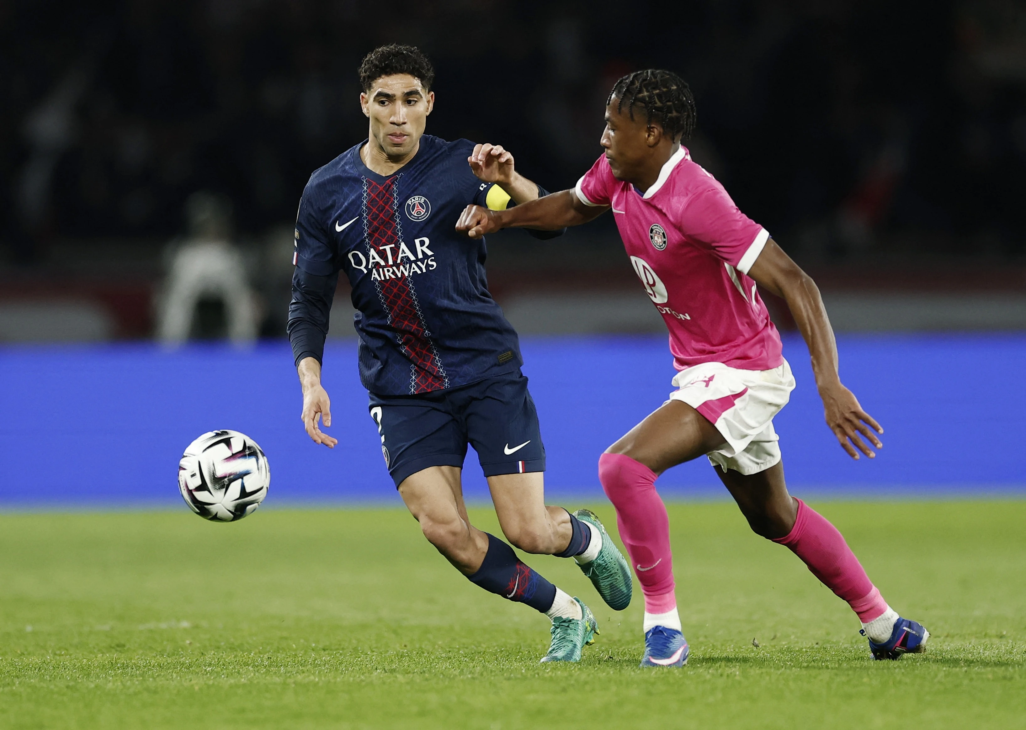 Hakimi cam kết tương lai với PSG - Hình 2