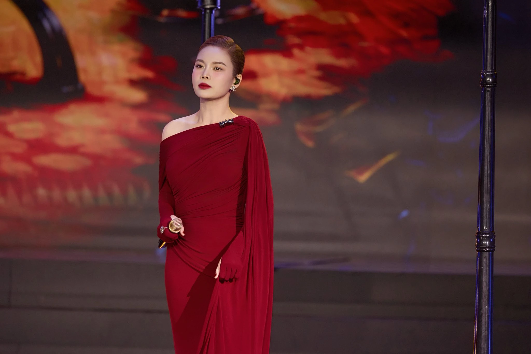 Cuộc sống của ca sĩ Giang Hồng Ngọc ở tuổi 37 - Hình 1