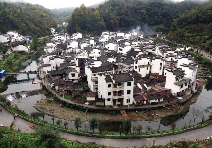 Bí ẩn ngôi làng cổ Trung Quốc có kiến trúc theo phong thuỷ, chống được hỏa hoạn? - Hình 1