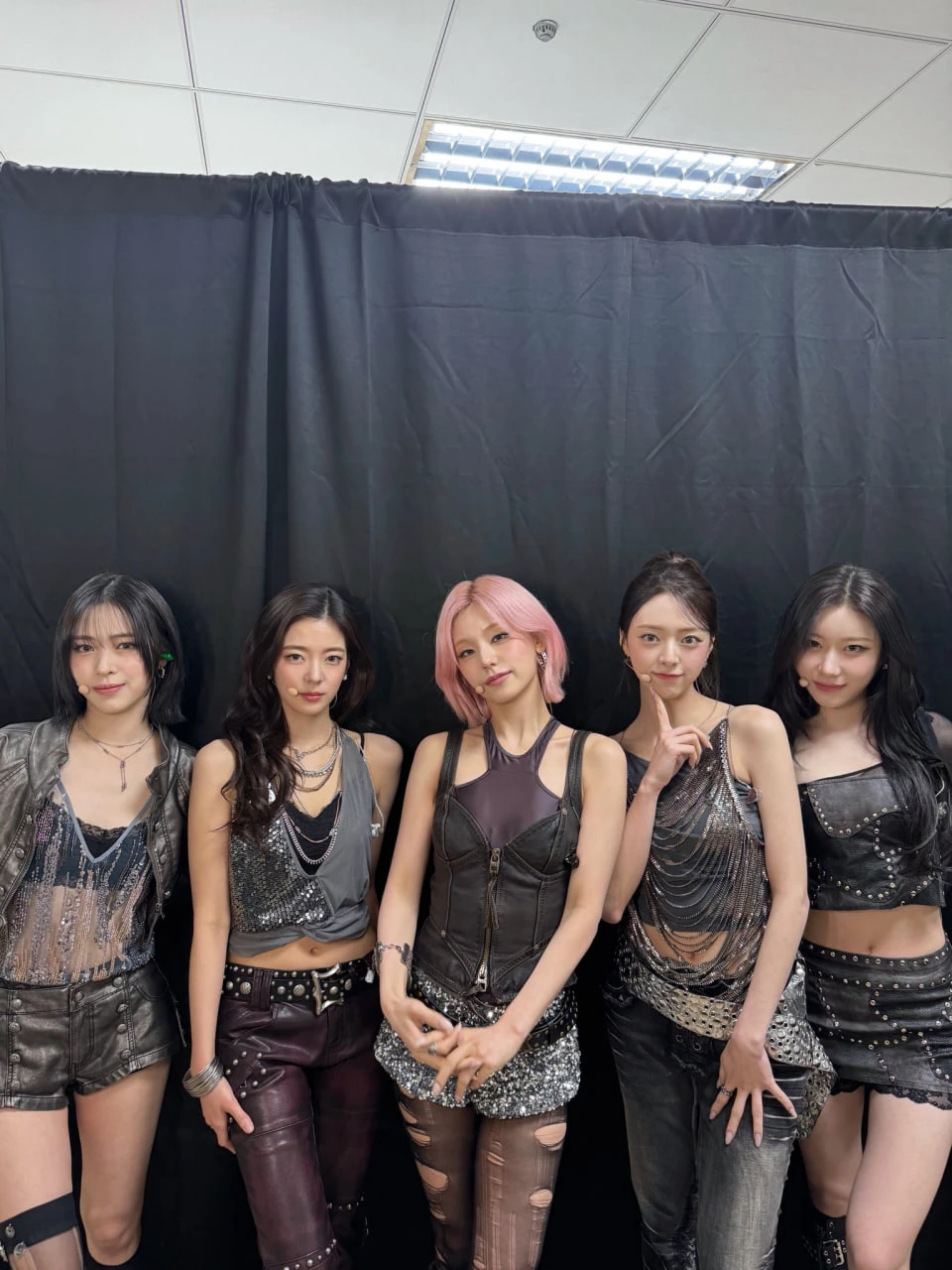 Mỹ nhân được đề cử đẹp nhất thế giới hết thời: Doanh thu album thấp nhất lịch sử, bốc hơi khỏi toàn bộ BXH - Hình 9