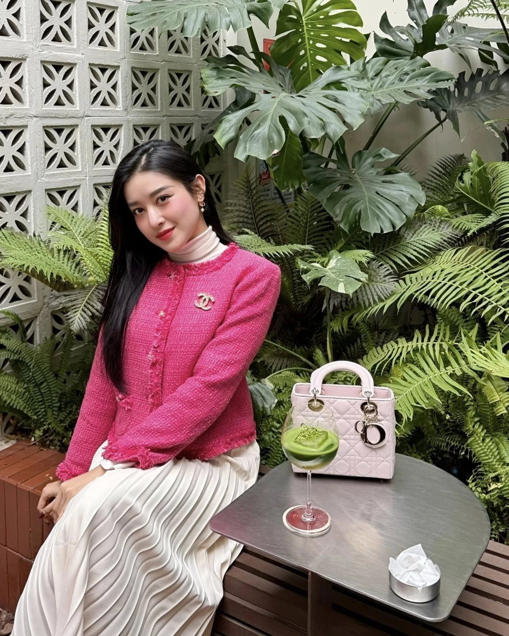 Á hậu Huyền My tiếp tục lên đơn sau vụ đôi giày bẩn bẩn, netizen nổi nóng: Tôi điên lắm rồi đấy! - Hình 4