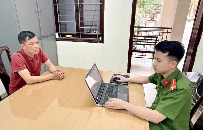 Người đàn ông giả danh trật tự đô thị để cưỡng đoạt tiền - Hình 1