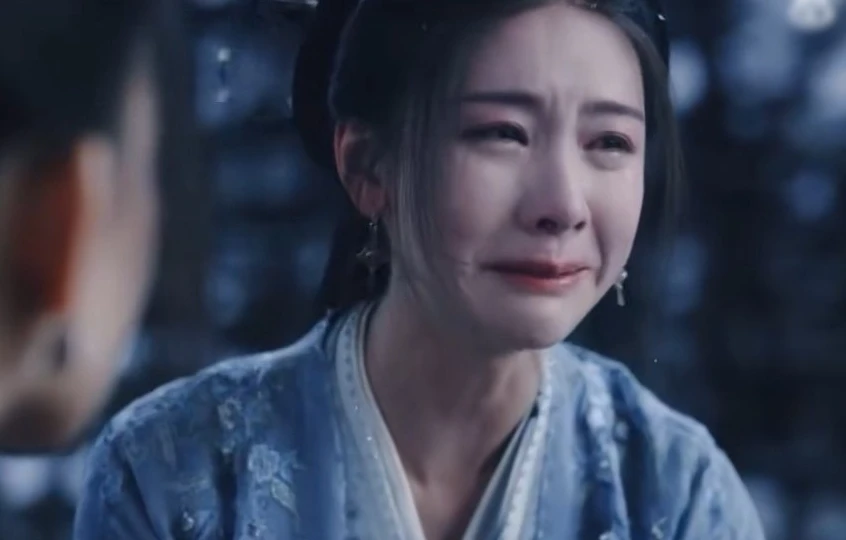 Nhìn mỹ nhân này khóc còn buồn cười hơn xem 100 bộ phim hài, méo mó mặt mày không có nổi 1 giọt nước mắt - Hình 4