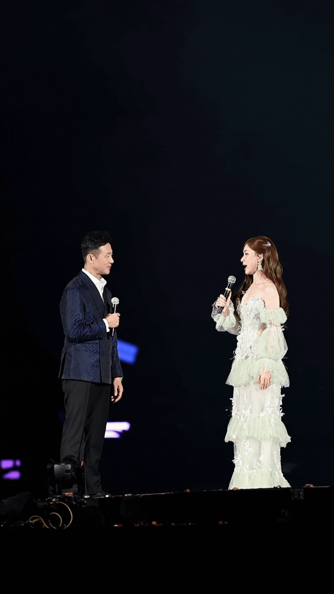Hòa Minzy và đại úy Thăng Văn Cương đã công khai điều này giữa concert Sao Nhập Ngũ - Hình 1