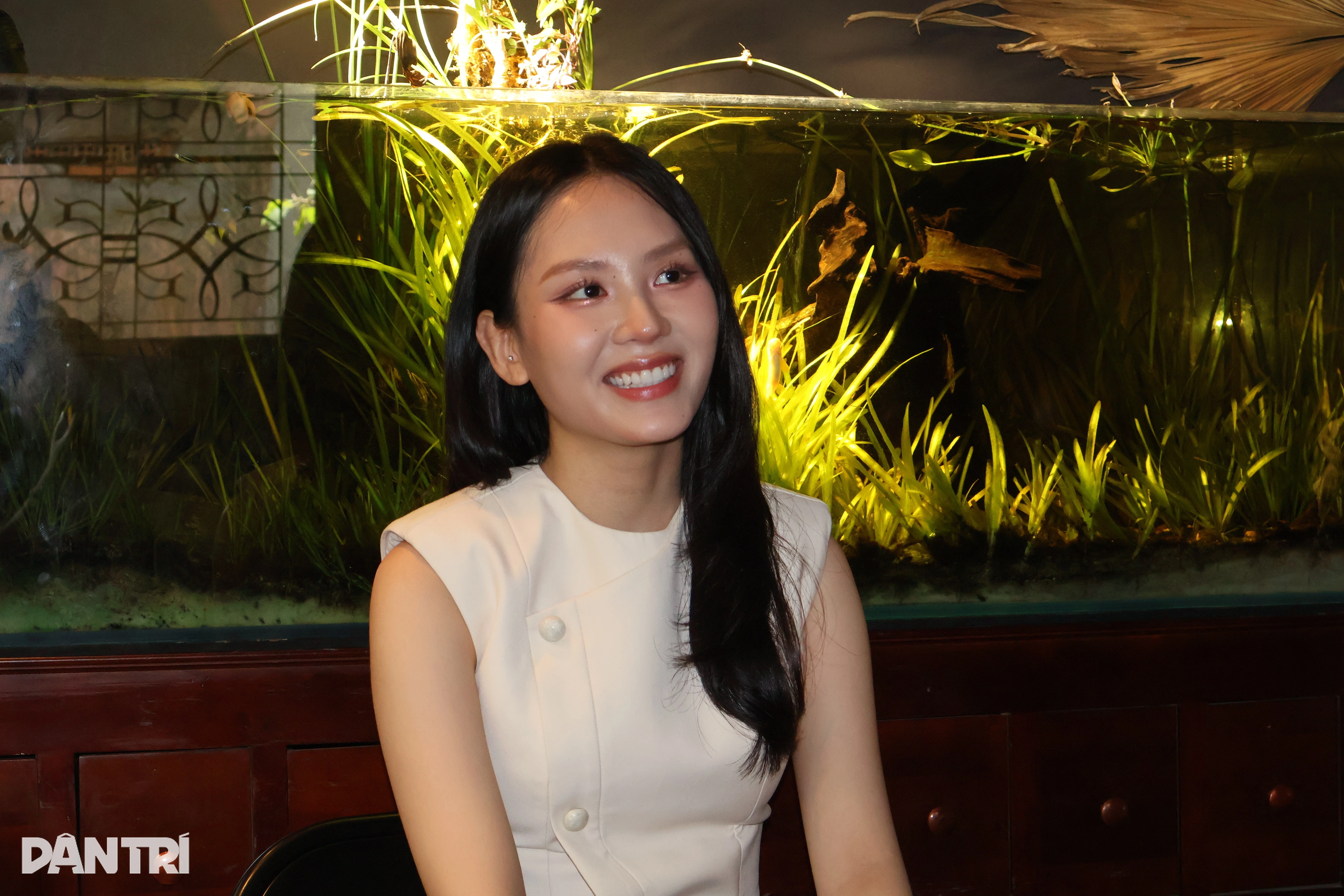 Hoa hậu Mai Phương tuổi 27: Áp lực đồng trang lứa, thấy có lỗi với bố mẹ - Hình 1
