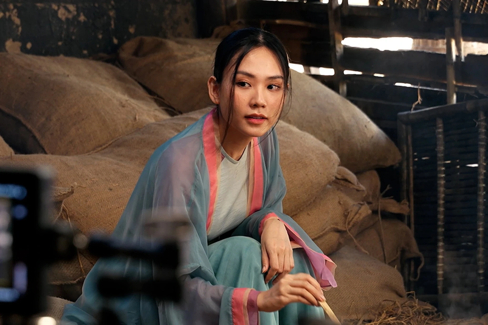 Hoa hậu Mai Phương tuổi 27: Áp lực đồng trang lứa, thấy có lỗi với bố mẹ - Hình 7