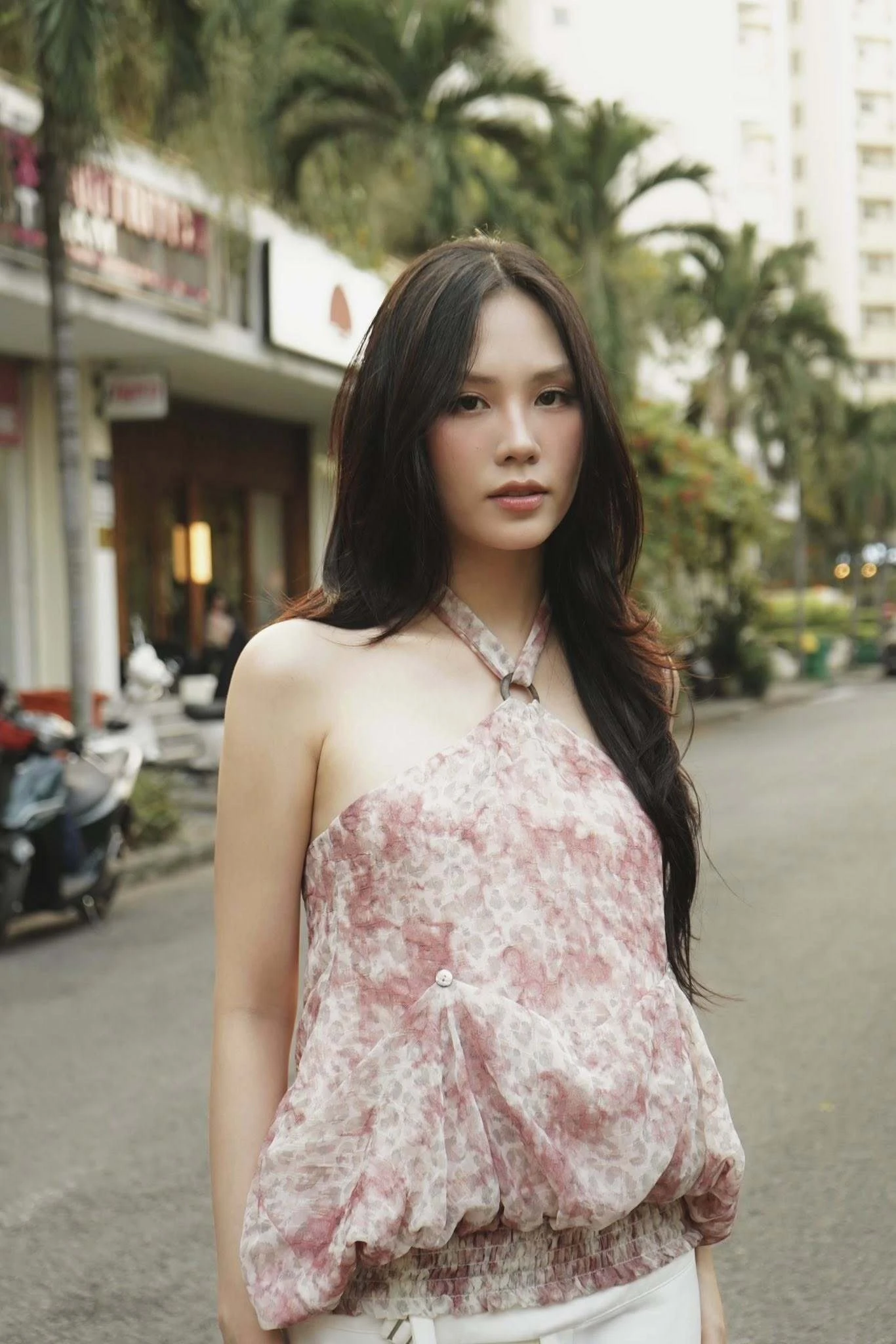 Hoa hậu Mai Phương tuổi 27: Áp lực đồng trang lứa, thấy có lỗi với bố mẹ - Hình 10