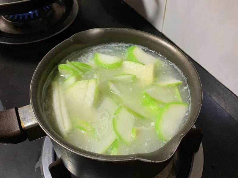 Món ăn tuyệt vời cho bữa cơm mùa hè: Nấu dễ lại giúp giải nhiệt mùa hè, giảm phù nề, tốt cho lá lách và dạ dày - Hình 4