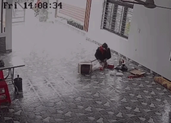 Sự nổi loạn của 1 shipper khiến chủ nhà không chịu nổi, cắt camera an ninh đăng lên mạng - Hình 1