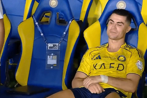 Ronaldo đau đớn chết lặng, suýt bật khóc vì pha phản lưới nhà của đồng đội ở giây cuối cùng khiến anh vuột mất chức vô địch - Hình 6