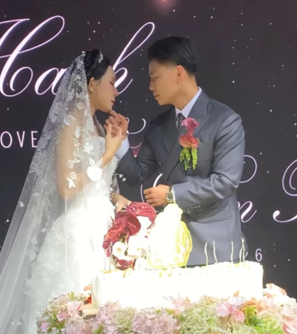 Văn Thanh có cử chỉ tinh tế dành cho Bích Hạnh trong ngày cưới, nhan sắc của cô dâu gây xôn xao - Hình 5