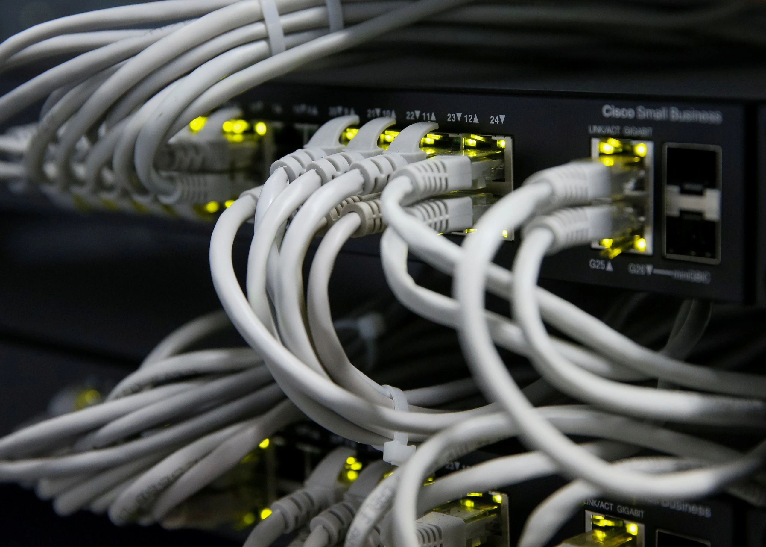 Có cần rút cáp Ethernet khỏi máy tính khi dùng Wi-Fi? - Hình 1