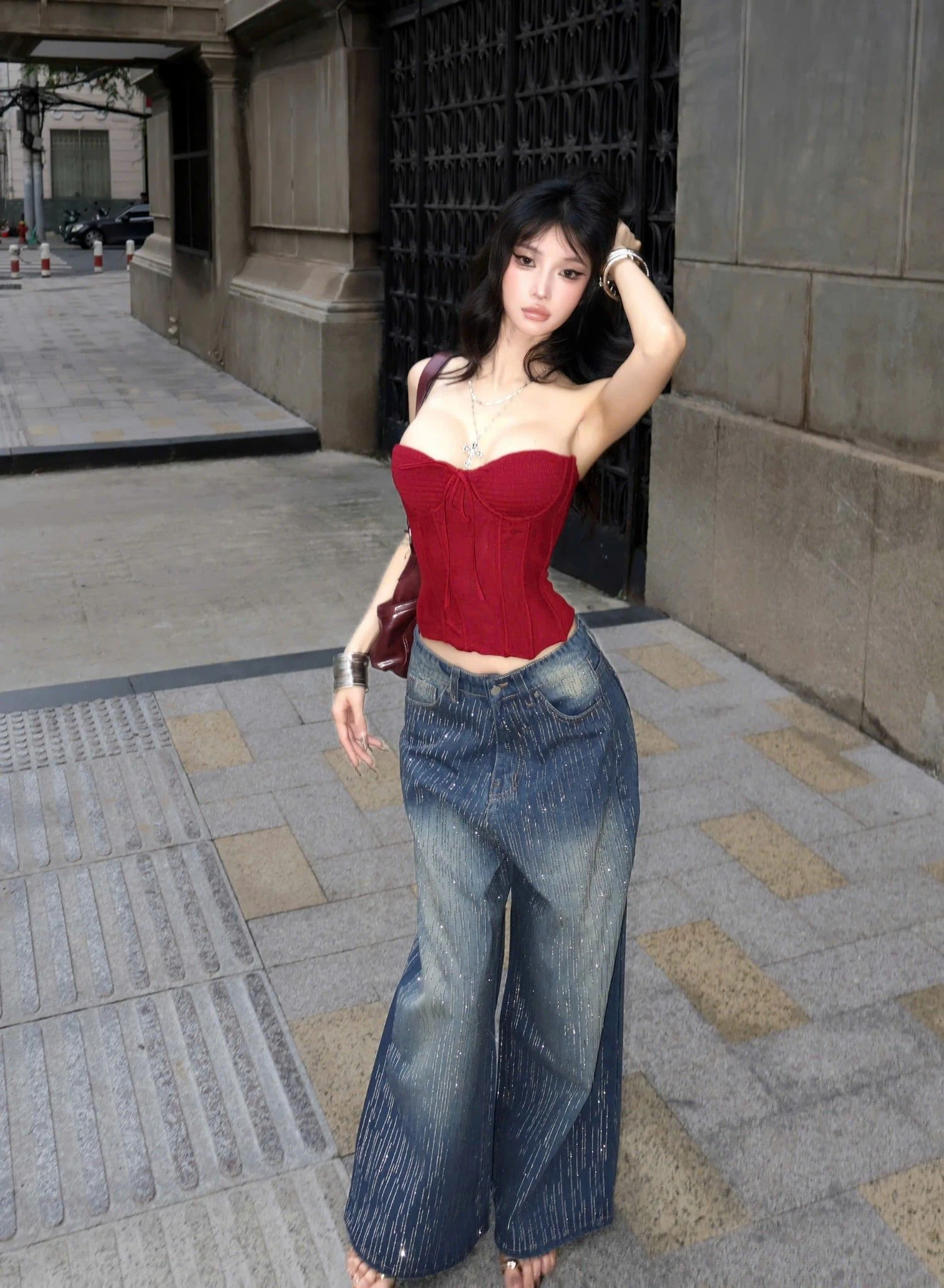 Hô biến vóc dáng chuẩn đồng hồ cát nhờ chiếc áo corset - Hình 2