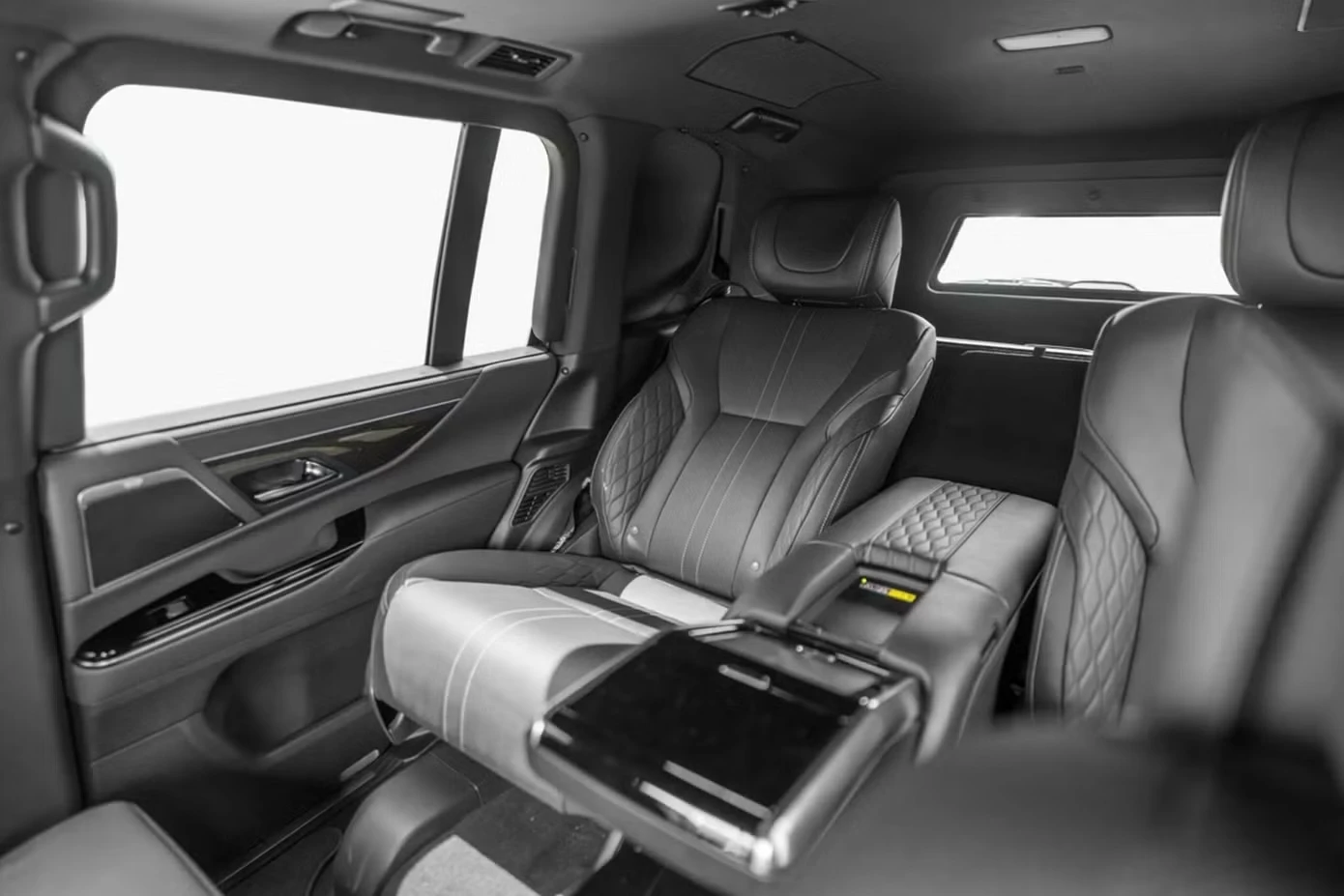 Lexus LX hybrid phiên bản bọc thép ra mắt - Hình 7